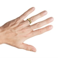 Dvobojni zaručnički prsten od volframovog karbida u crnoj boji, unutra, u žutom zlatu, u sredini, sa stepenastim rubom za muškarce