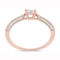 Zaručnički prsten od srebra u ružičastoj boji, koji je dizajnirala tvrtka A. N. N., sadrži bijeli safir i dijamante